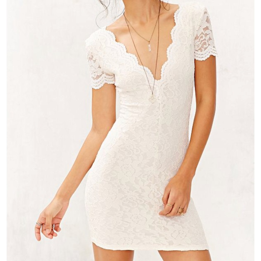 Scallop Lace Bodycon Dress